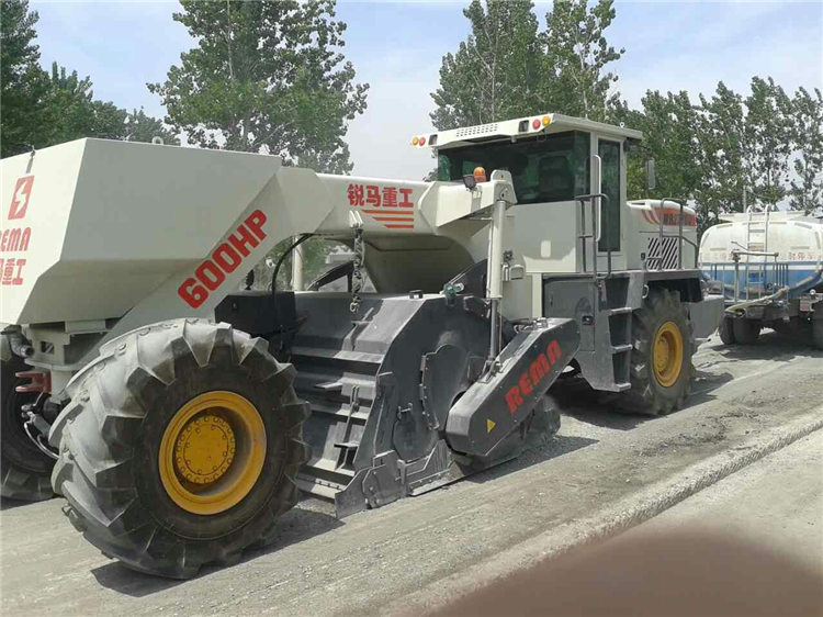 WR2300V，河南淮陽S206省道施工